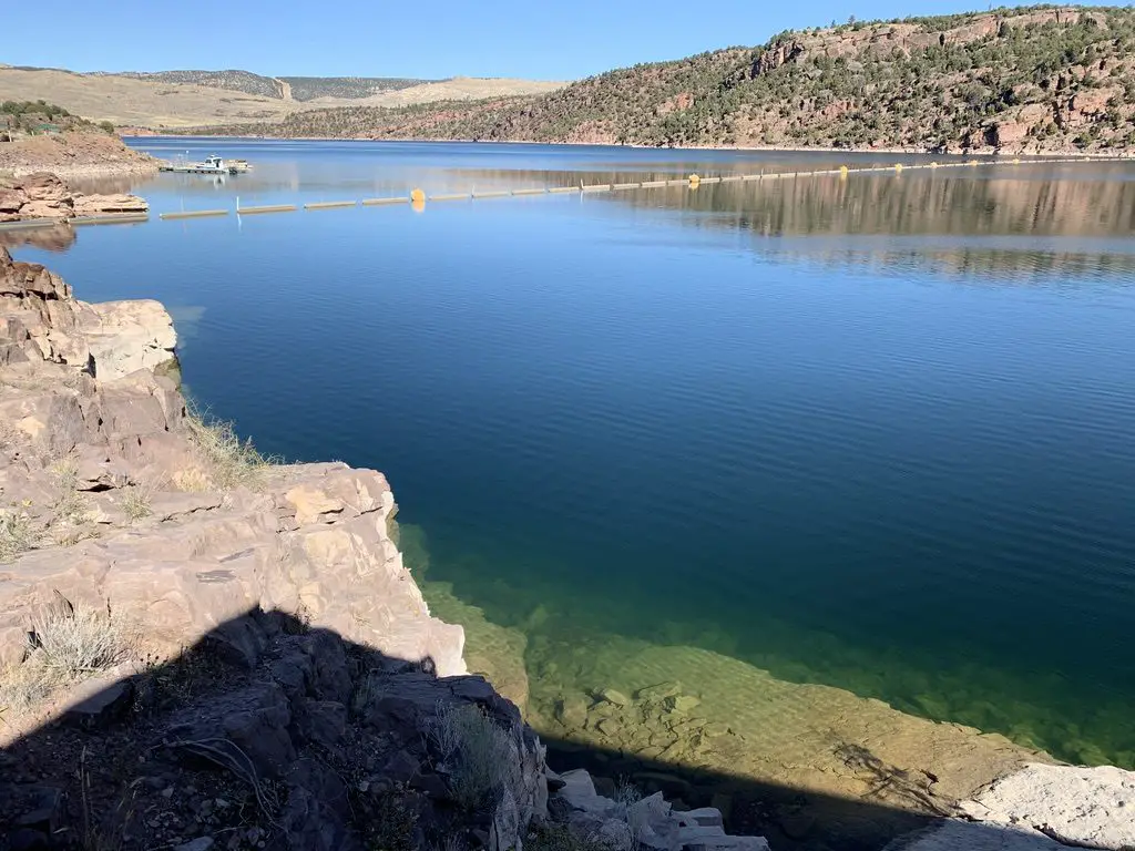 A lake sits between two rocky hillsides in a desert landscape