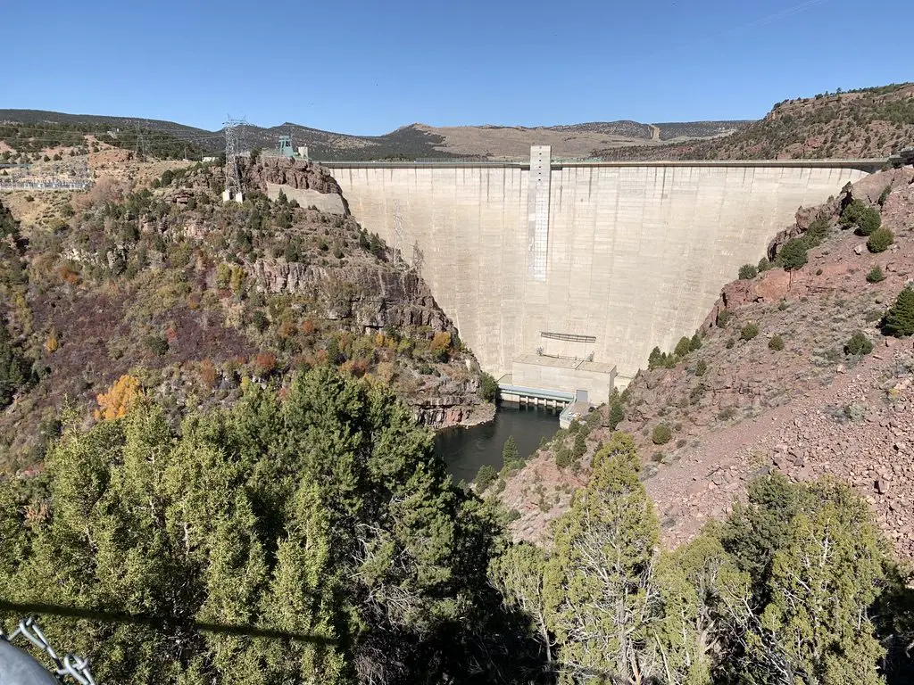 A large, concrete dam in a desert landscape