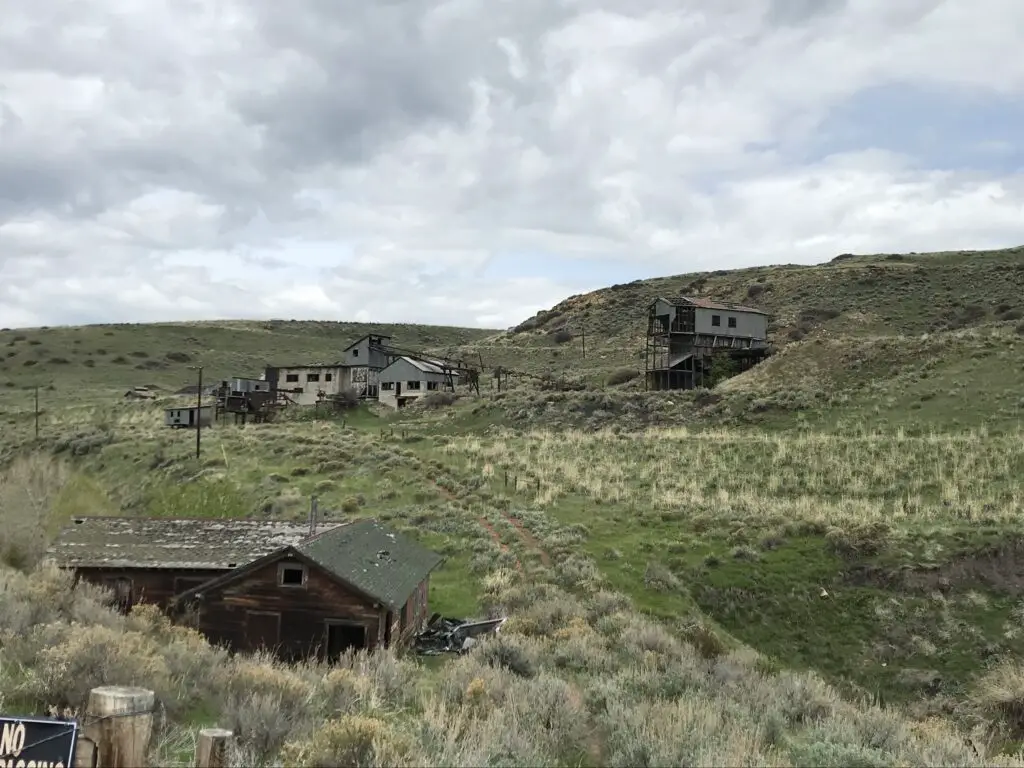 Scrubbrush prairie dotted with dilapidated buildings